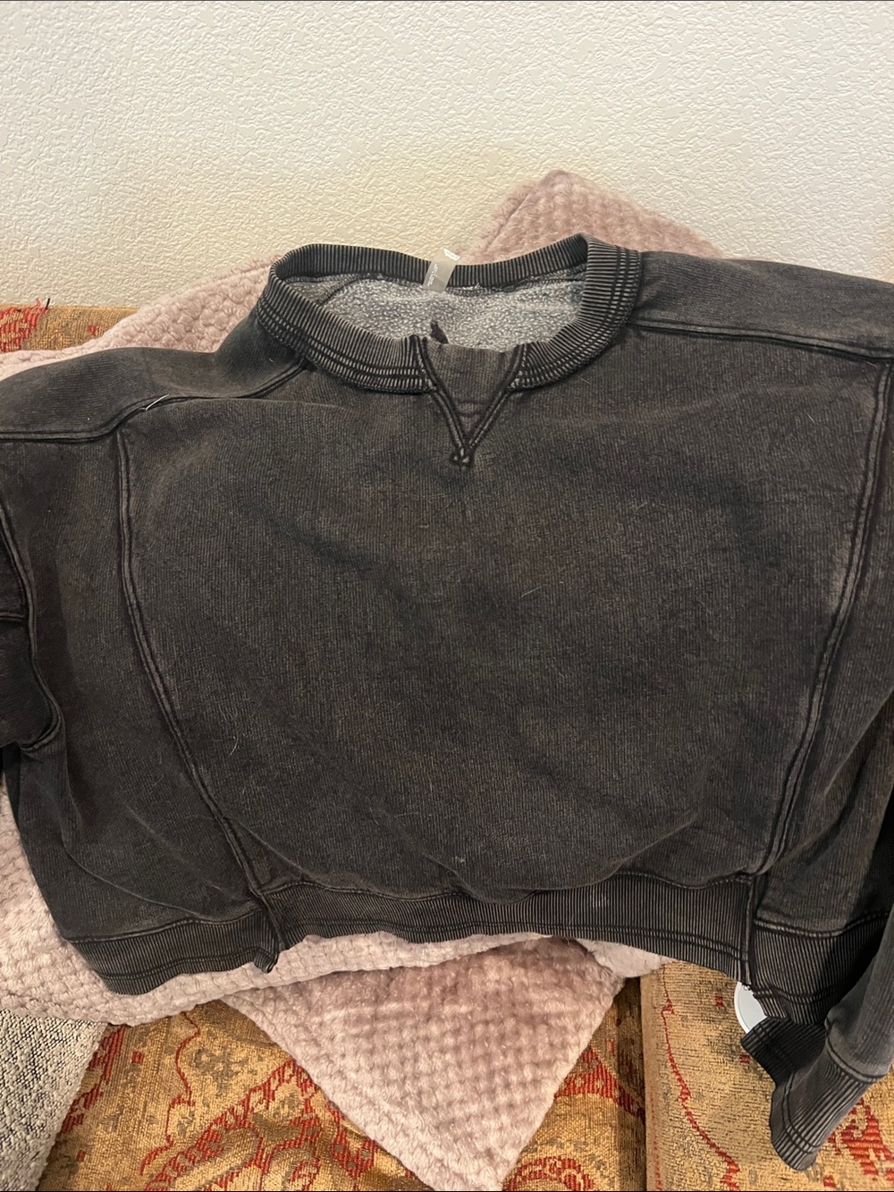 Free movement cropped sweater on black women small